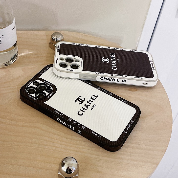 アイフォン xs max ケース シャネル 白黒