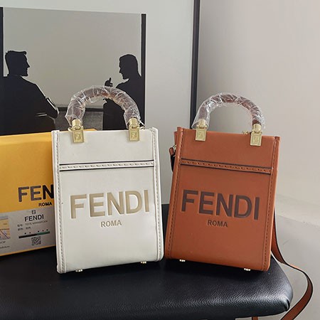 ブランド fendi ハンドバッグ 新作の 開放式 人造革