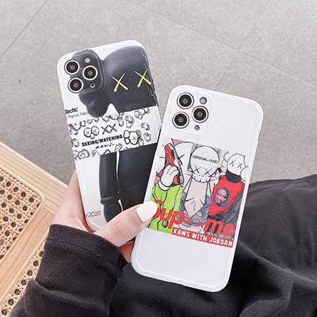 カウズ Iphone12 ケース アニメ 可愛い Kaws Iphone12 Pro Maxケース ペア風 落書き ブランド アイフォン12mini 11pro 保護カバー おしゃれアイホンxs Xrケース 定番柄 薄型化