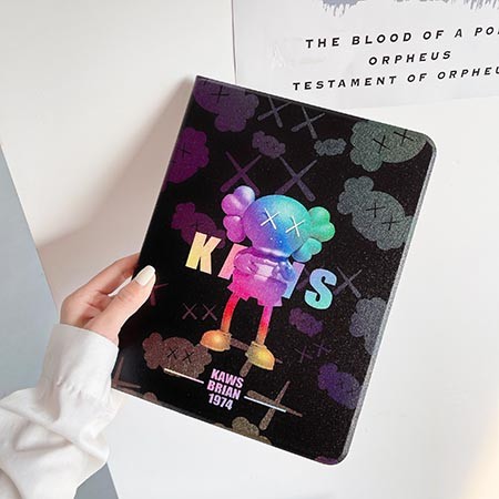 kaws アニメ風