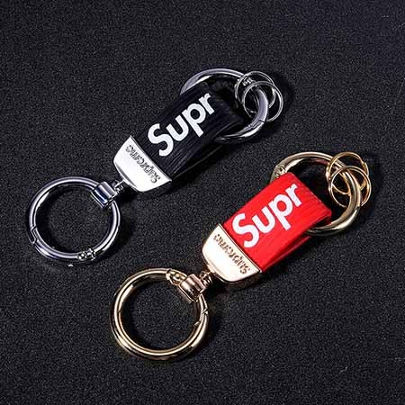 Supreme ロゴ付き