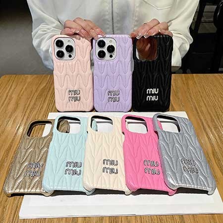 豪華 ミュウミュウ iPhone15 スマホケース 女性力満点 miumiu ...