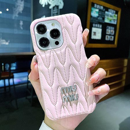 豪華 ミュウミュウ iPhone15 スマホケース 女性力満点 miumiu ...