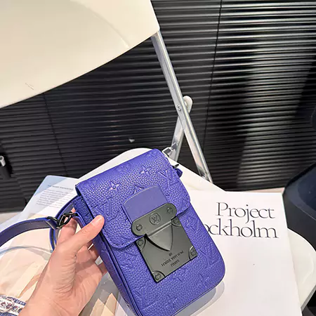 ルイヴィトンスマホポーチ