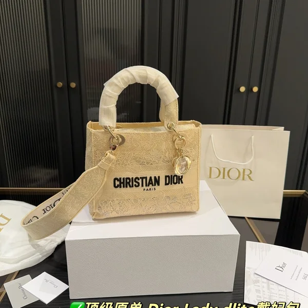 LADY Dior ミディアム ハンドバッグ