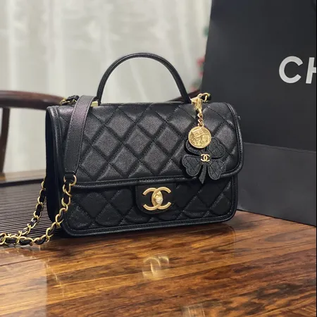 シャネル トップハンドル フラップバッグ クローバーチャーム付