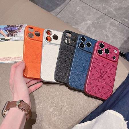 ルイヴィトン iphone18pro/18promaxケース モノグラム ロゴ型押し PUレザー 大窓付き 一体型レンズ保護 軽量 スリム 耐衝撃カバー