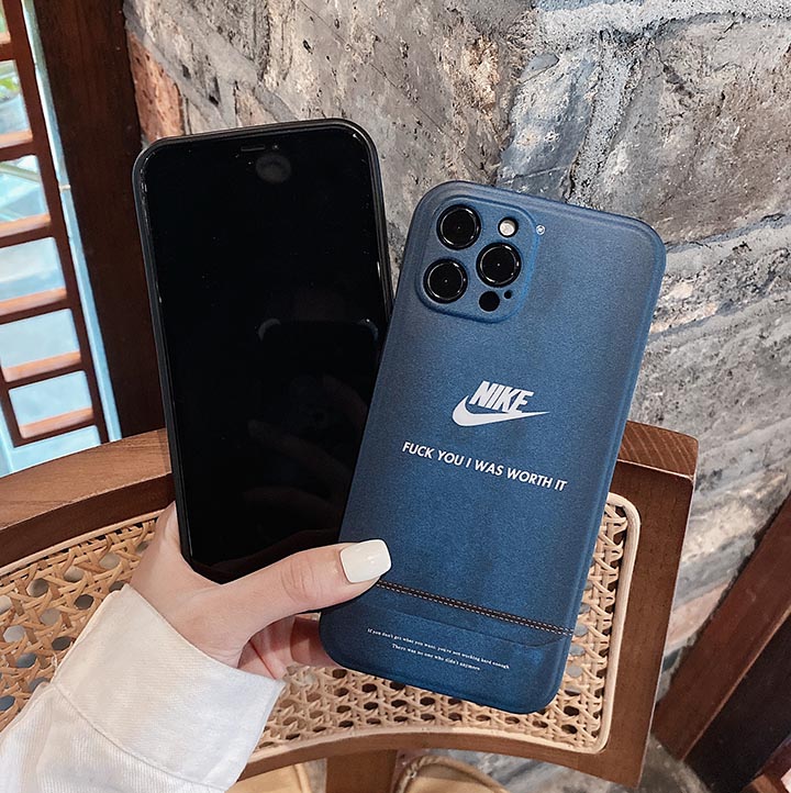 adidas 芸能人愛用 iphone12ケース