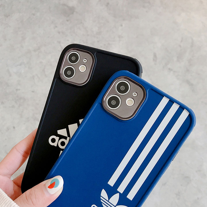 Adidas iPhoneXS/XR/8plusスマホケース