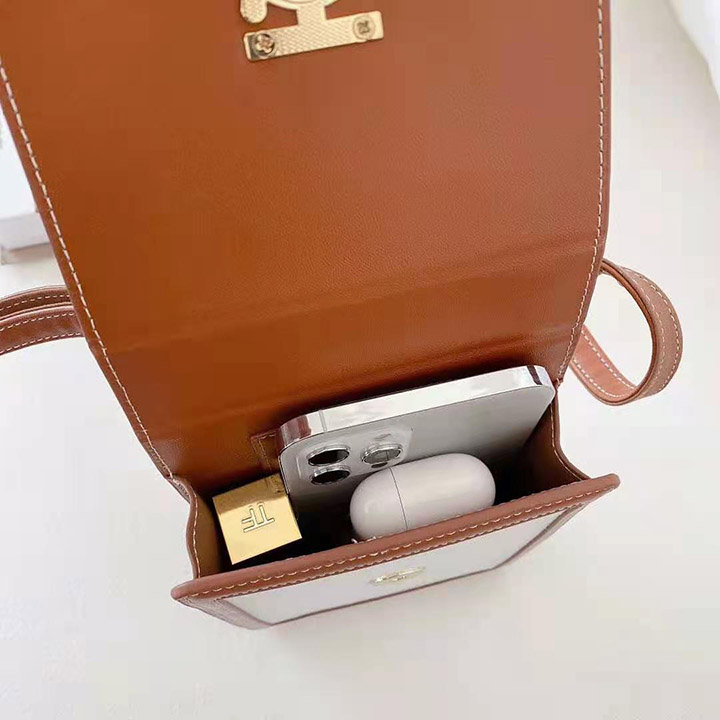 バーバリースマホショルダーポーチ 少女