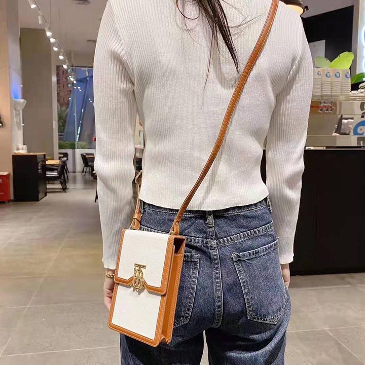 バーバリースマホショルダーポーチ 少女