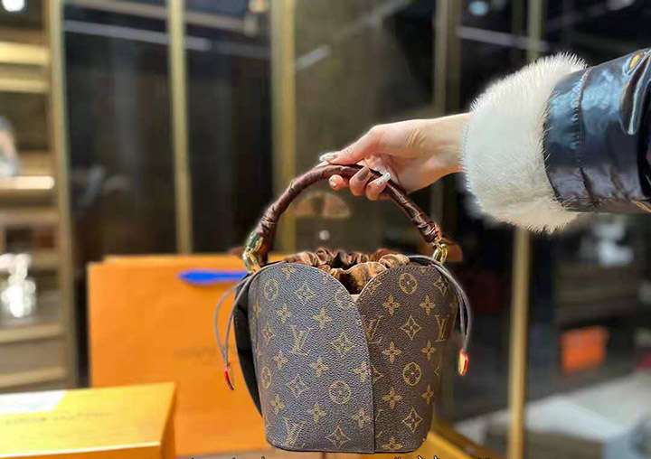 vuitton 芸能人愛用