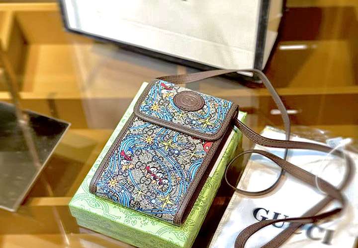 アイフォーン8 plus限定版スマホケース