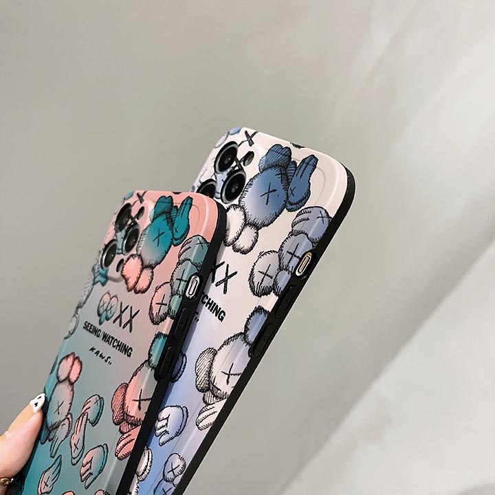 可愛い携帯ケースkaws iPhone 13