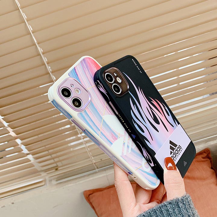 adidas スマホケース 流行り iphone12