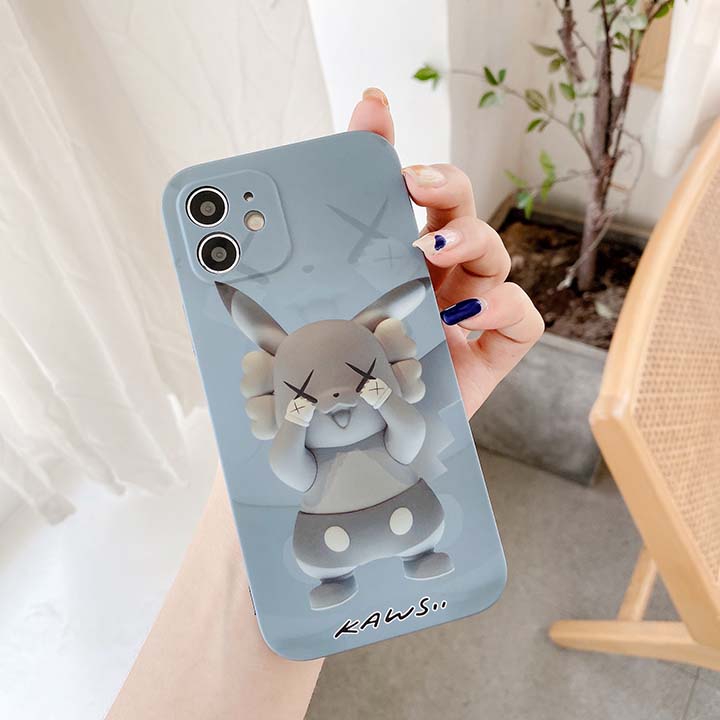 Kaws iphone7 カバー 光沢感