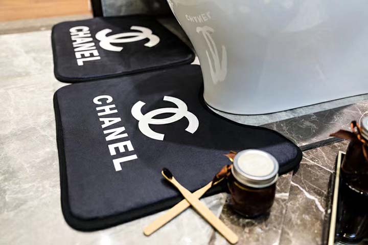 chanelシートクッション ロゴ付き