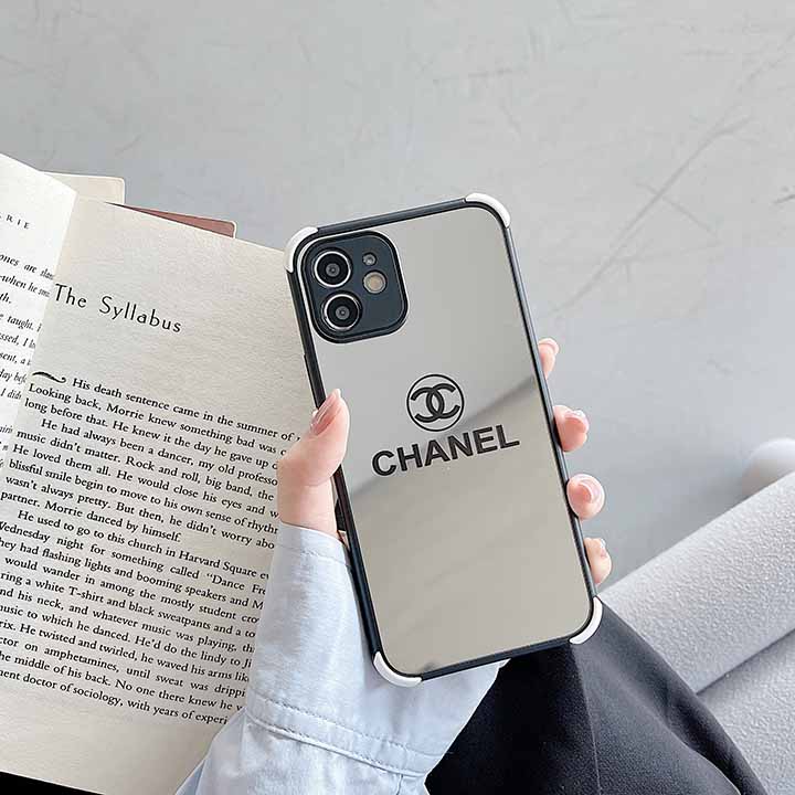 chanelカバーiphone11Proロゴ付き