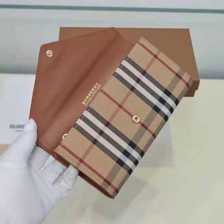 バーバリー長財布 横開き 欧米風