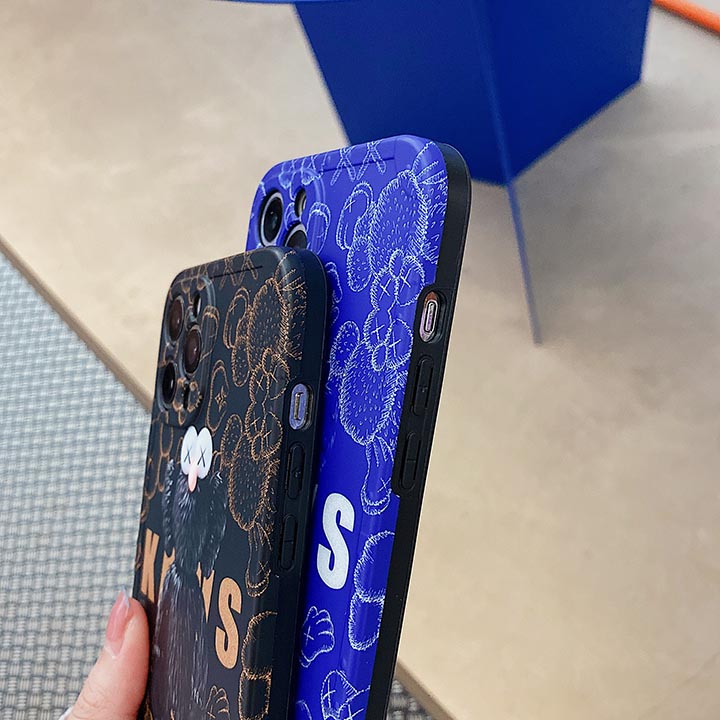 アイフォン xs max 携帯ケース Kaws