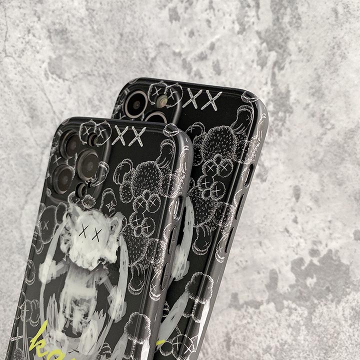 kaws iphone13携帯ケース