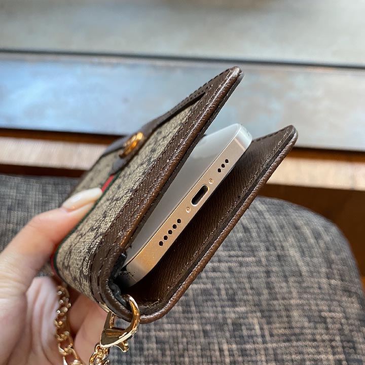 グッチ iphone16 pro maxケース 手ぶら女子
