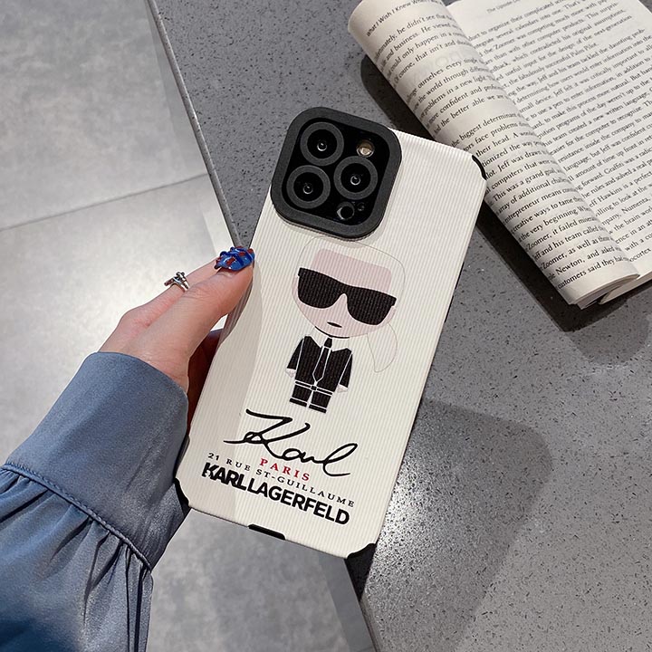 男女兼用ChanelケースiPhone xs