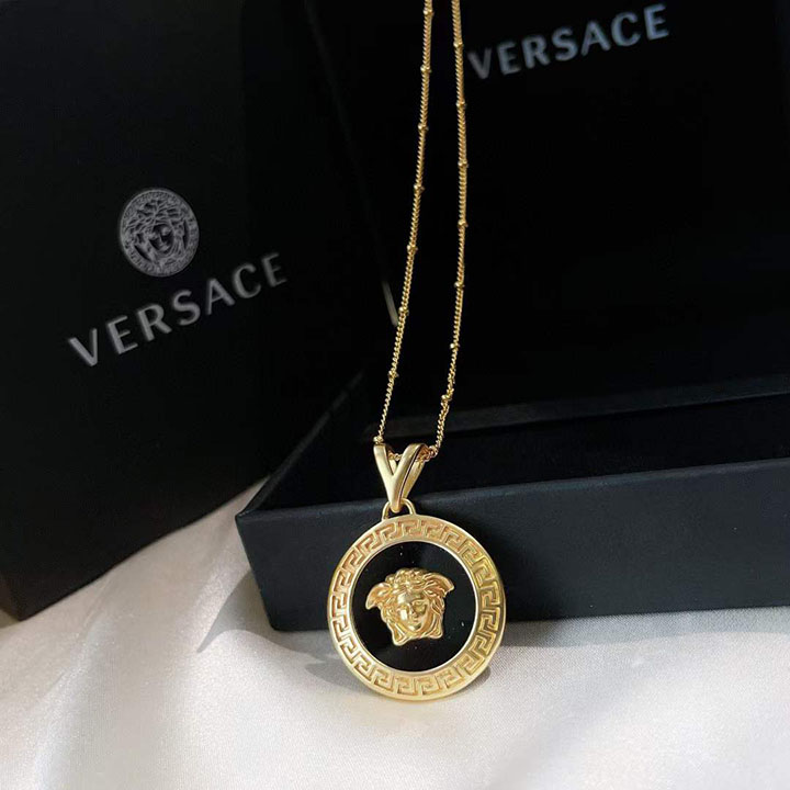 Versace ネックレス ロゴ付き