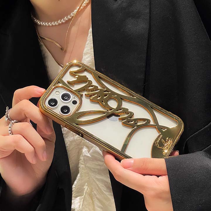 ルブタンiphone15ケース ゴールド