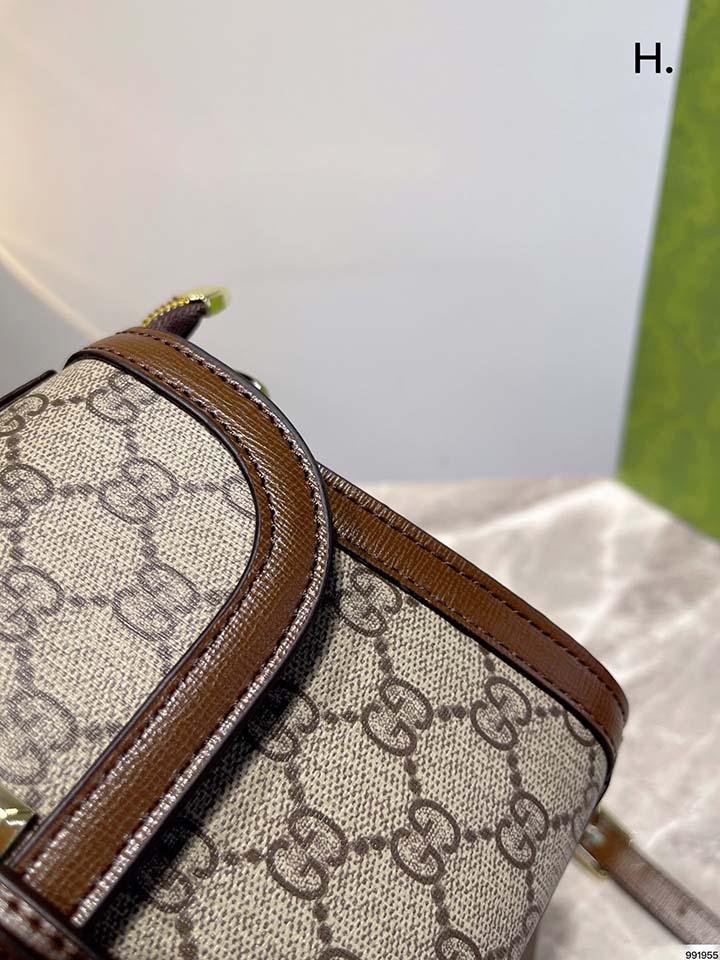 GUCCI ウェブストライプ ショルダーバッグ