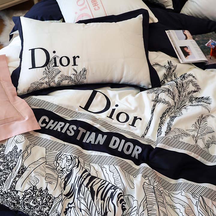 Dior ロゴ付き