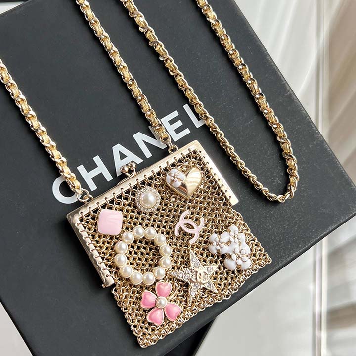 Chanel ネックレス ロゴ付き