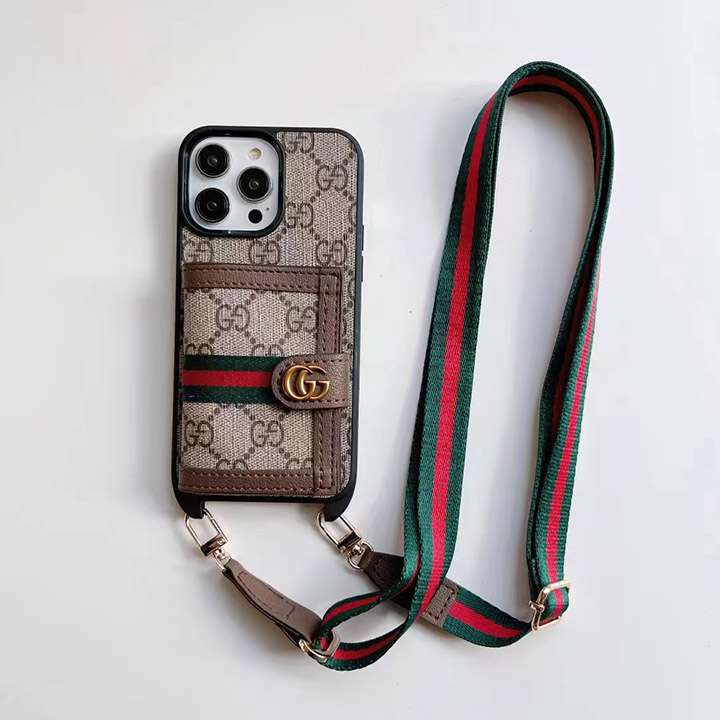 Gucci iphone15 pro maxケース背面にカード入れ付き