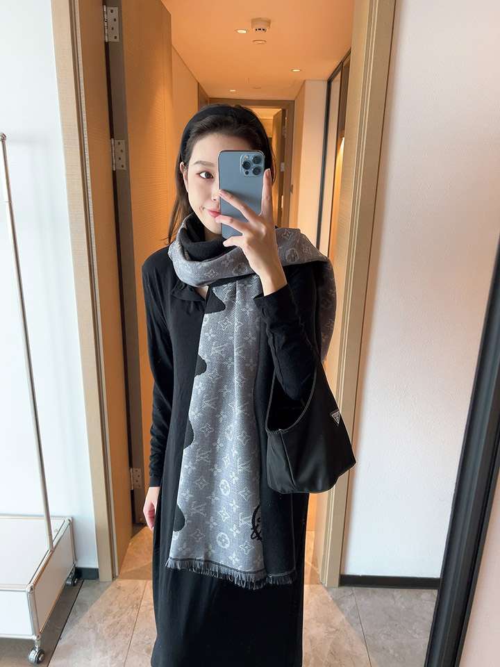 VUITTON マフラー レディース