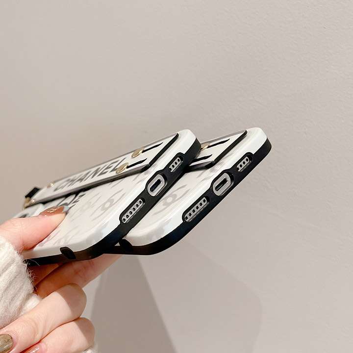 iPhone 14 plus手首ストラップ付き保護ケースChanel