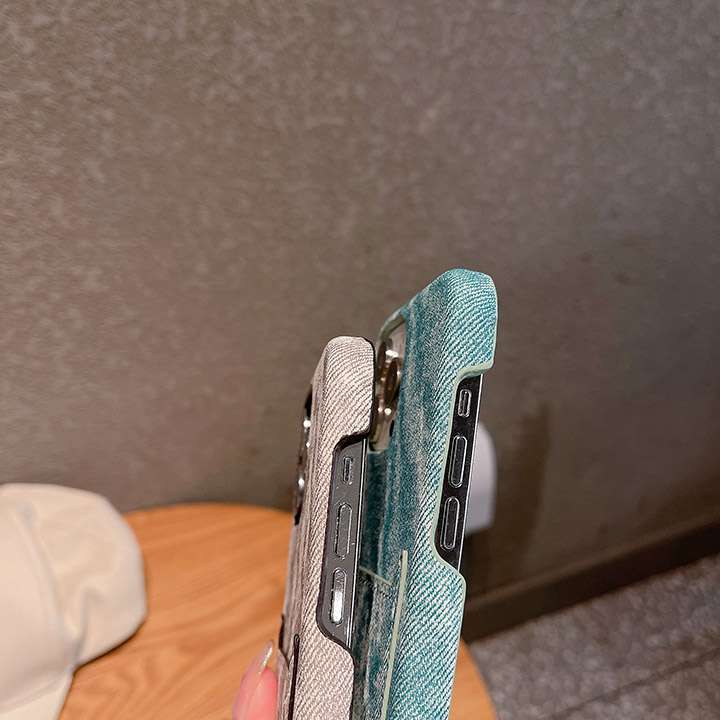 アイフォン 14 plus衝撃に強いprada スマホケース