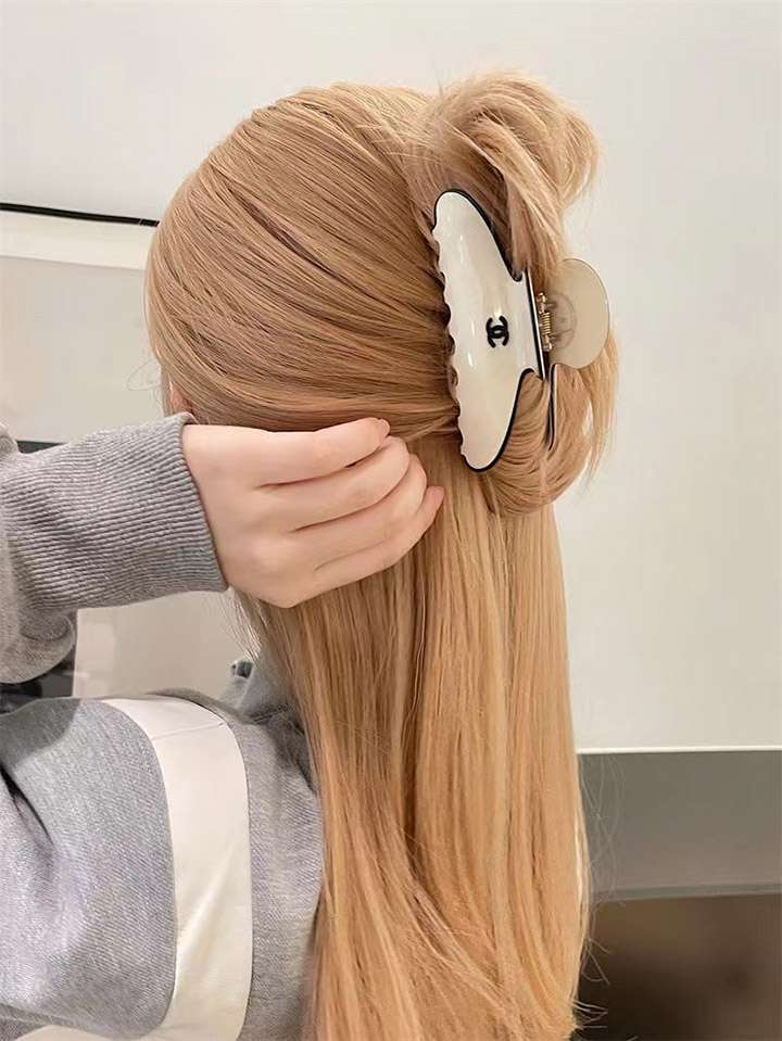 ヘアアクセサリー ブランド Chanel