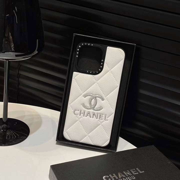 アイフォン 15pro max chanel スマホケース 白黒