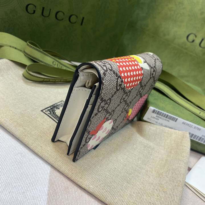 グッチ レ ポム アップル 財布