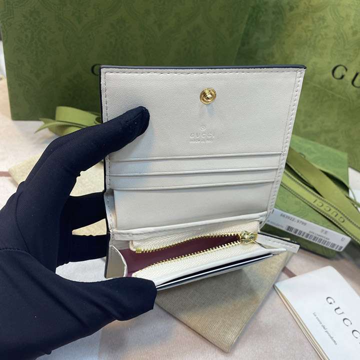 グッチ 財布 アップル