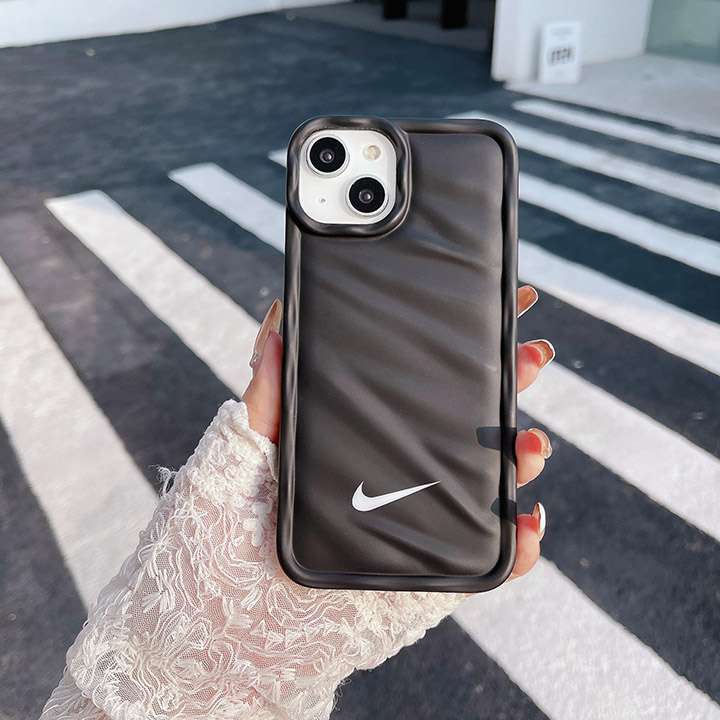 iphone 15 ultra カバーnike風