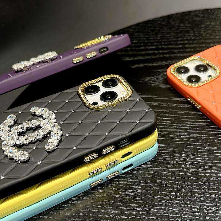 chanel iphone15ケースラインストーン付き