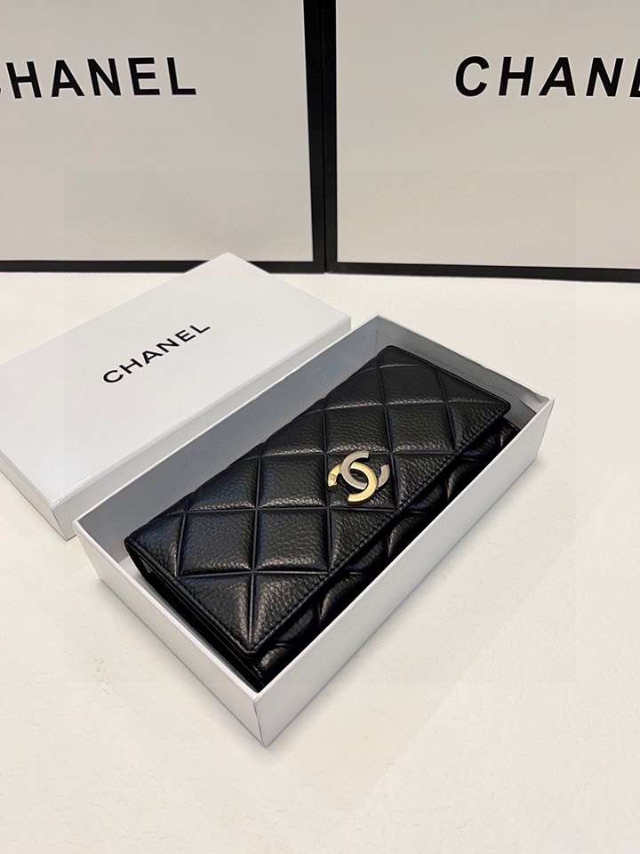 芸能人愛用 chanel 二つ折り財布