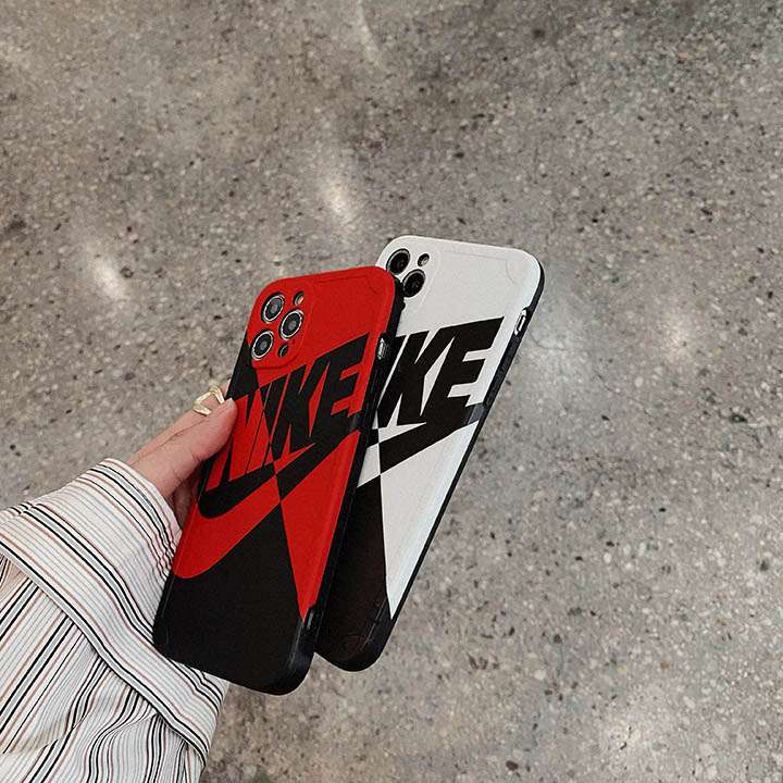流行りiphone15ケースナイキ