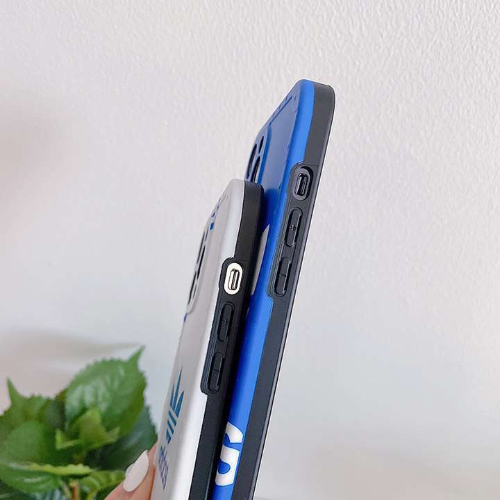 アディダスiphone15携帯ケースシリコン