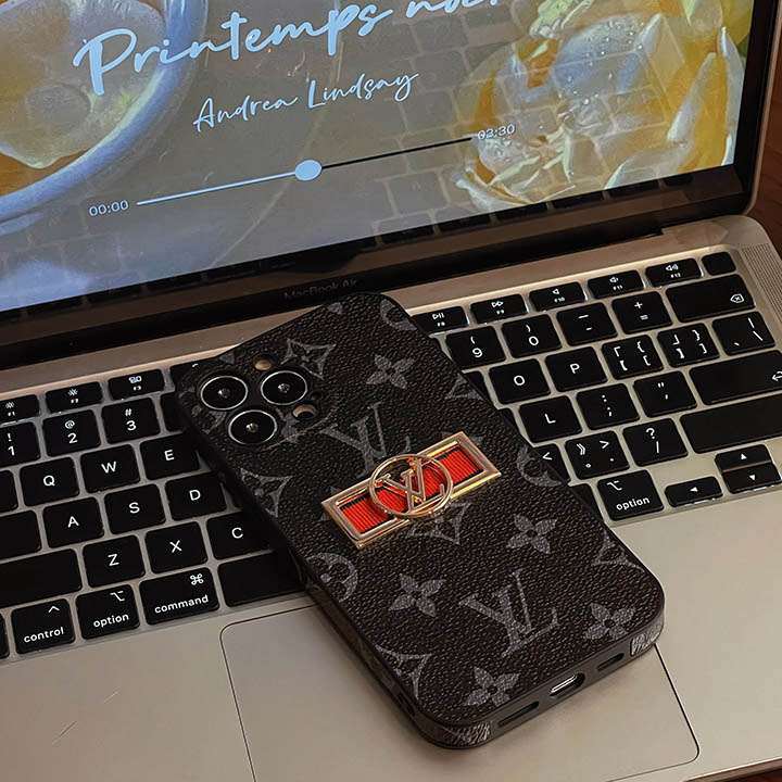 lv iphone15 proケース 芸能人