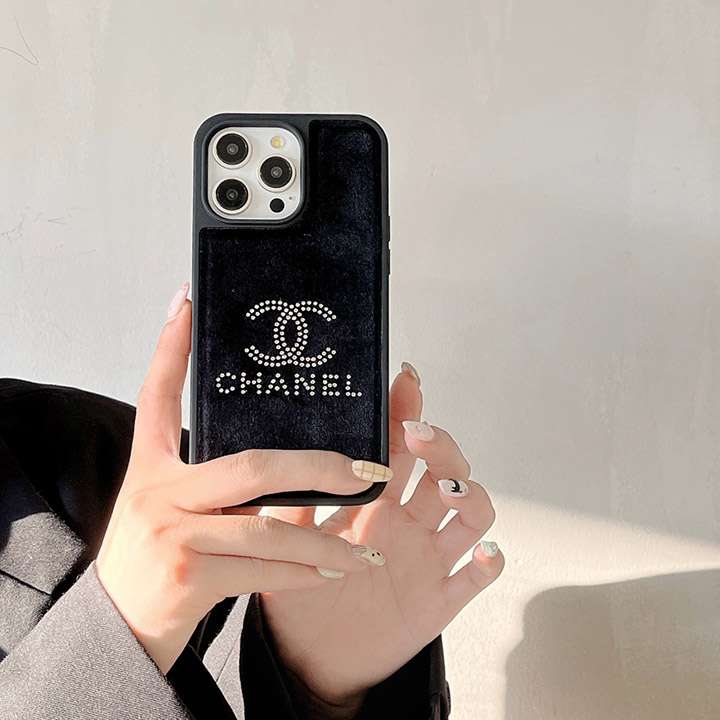 chanel iphone15ケースラインストーン付き