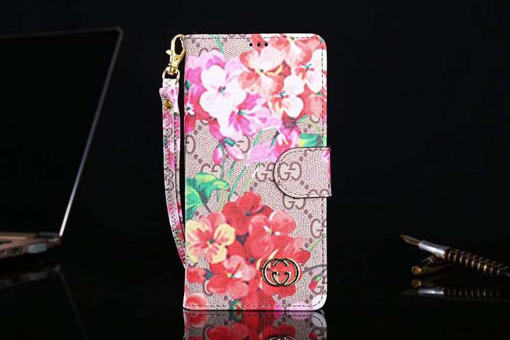 ルイヴィトンiphone15 plusケース手帳