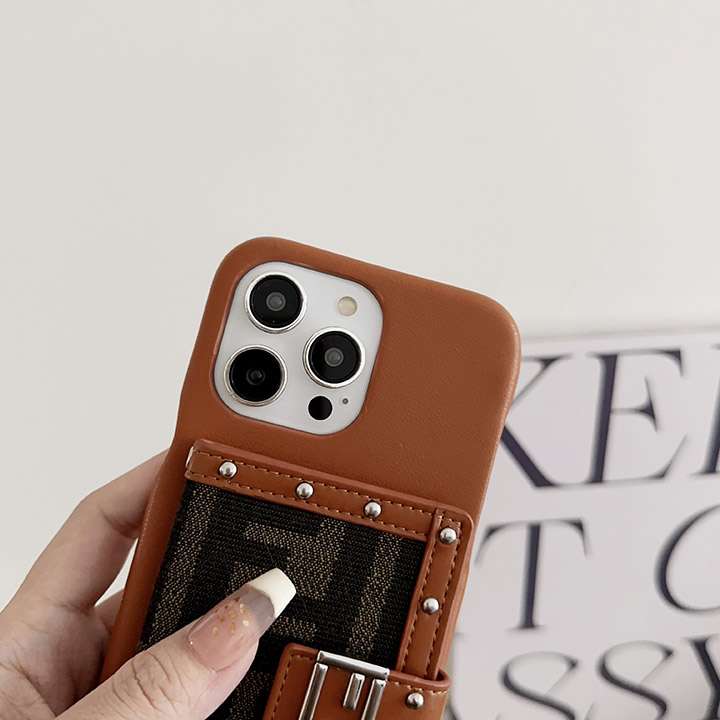 fendi iphone15 pro maxケースストラップ付き