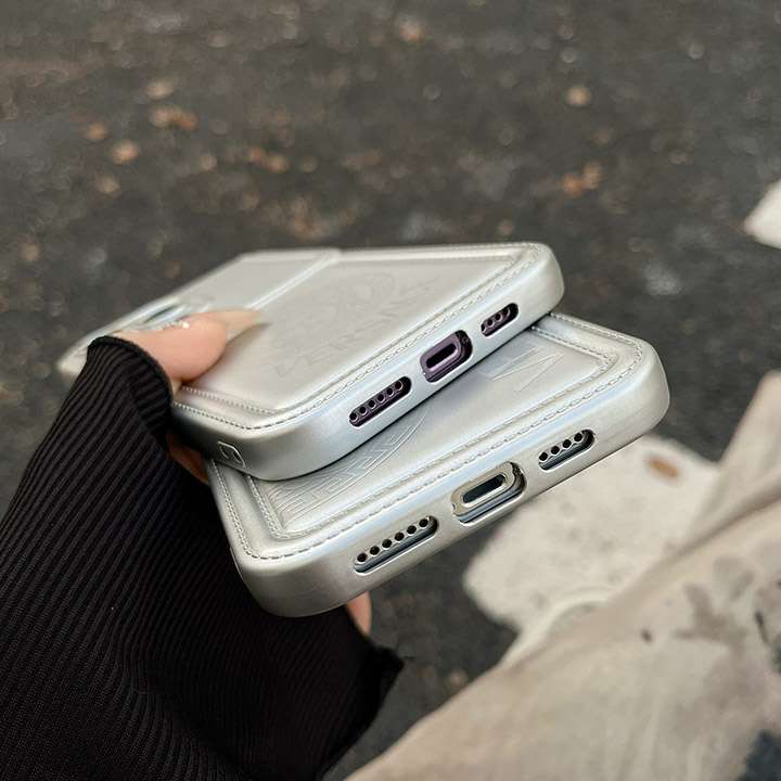 ヴェルサーチアイホン15 pro maxケースシリコン製